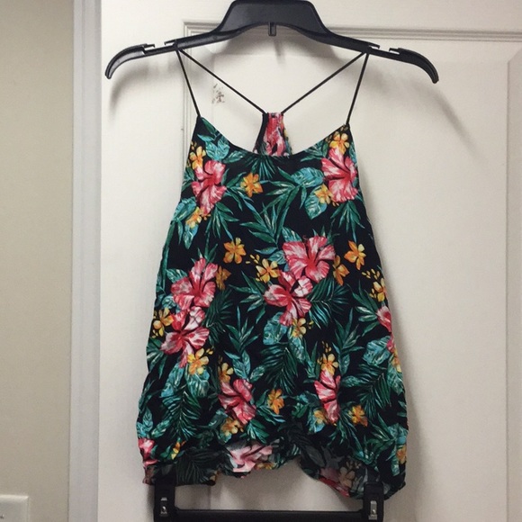 Tops - NWOT tropical crop top